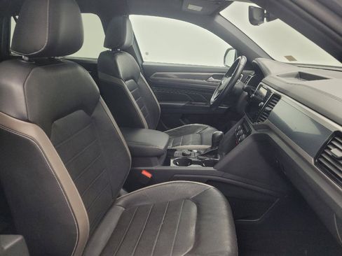 Used 2020 Volkswagen Atlas Cross Sport SEL Premium image 21