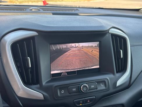 Used 2024 GMC Terrain SLE FWD image 19