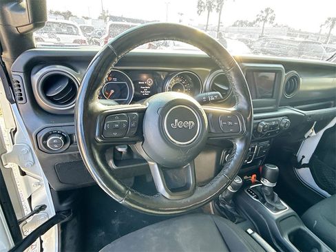 Used 2022 Jeep Gladiator Willys image 12