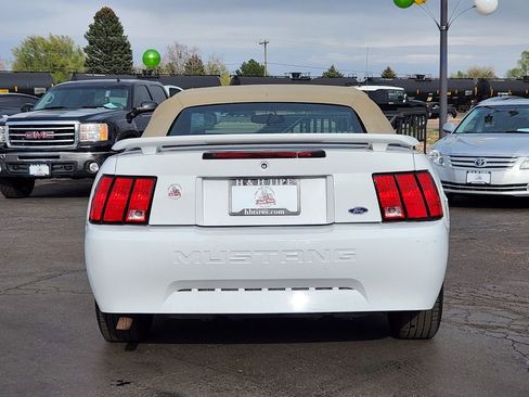 Used 2004 Ford Mustang Convertible image 10
