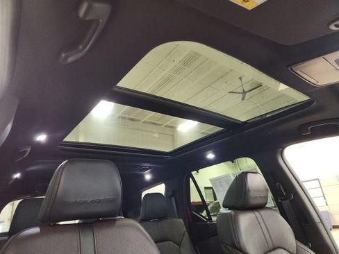 Certified 2025 Honda Pilot Black Edition image 36