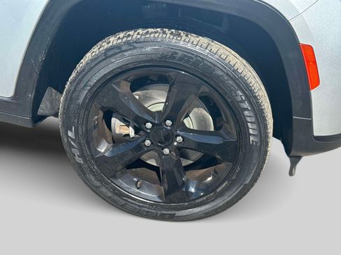 Used 2023 Jeep Grand Cherokee L Laredo AWD/4WD image 9