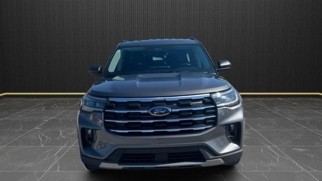 Used 2025 Ford Explorer Active w/ Active Comfort Package RWD image 2