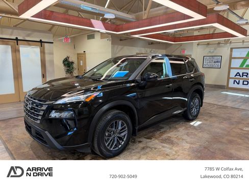 Used 2025 Nissan Rogue S image 1