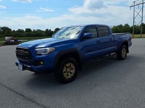 Used 2016 Toyota Tacoma TRD Off-Road w/ Premium & Technology Package AWD/4WD image 3