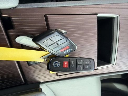 Used 2021 Toyota Sienna XLE FWD image 26