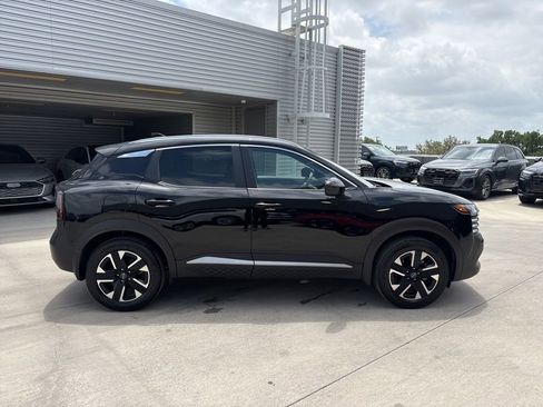 Used 2026 Nissan Kicks SV w/ SV Premium Package AWD/4WD image 4