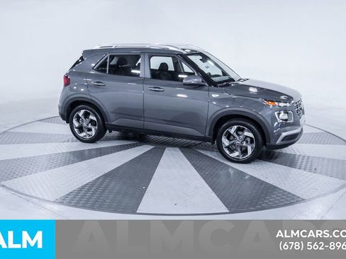 Used 2025 Hyundai Venue SEL image 13