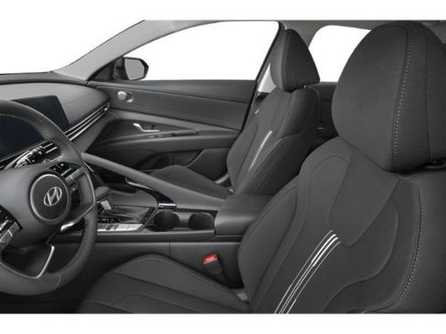 Used 2025 Hyundai Elantra SEL FWD image 11
