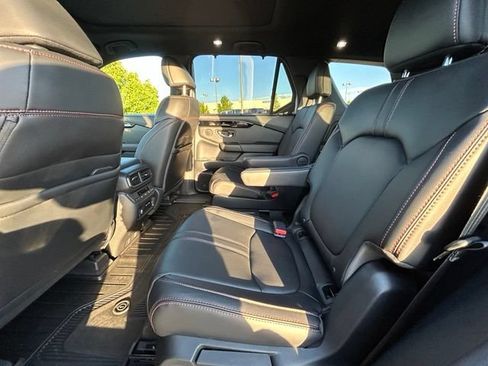Used 2025 Honda Pilot TrailSport image 31