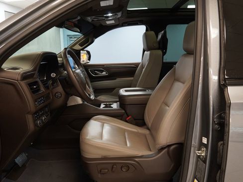 Used 2022 Chevrolet Tahoe Z71 w/ Z71 Off-Road Package AWD/4WD image 6