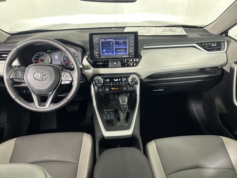 Used 2022 Toyota RAV4 XLE Premium image 40