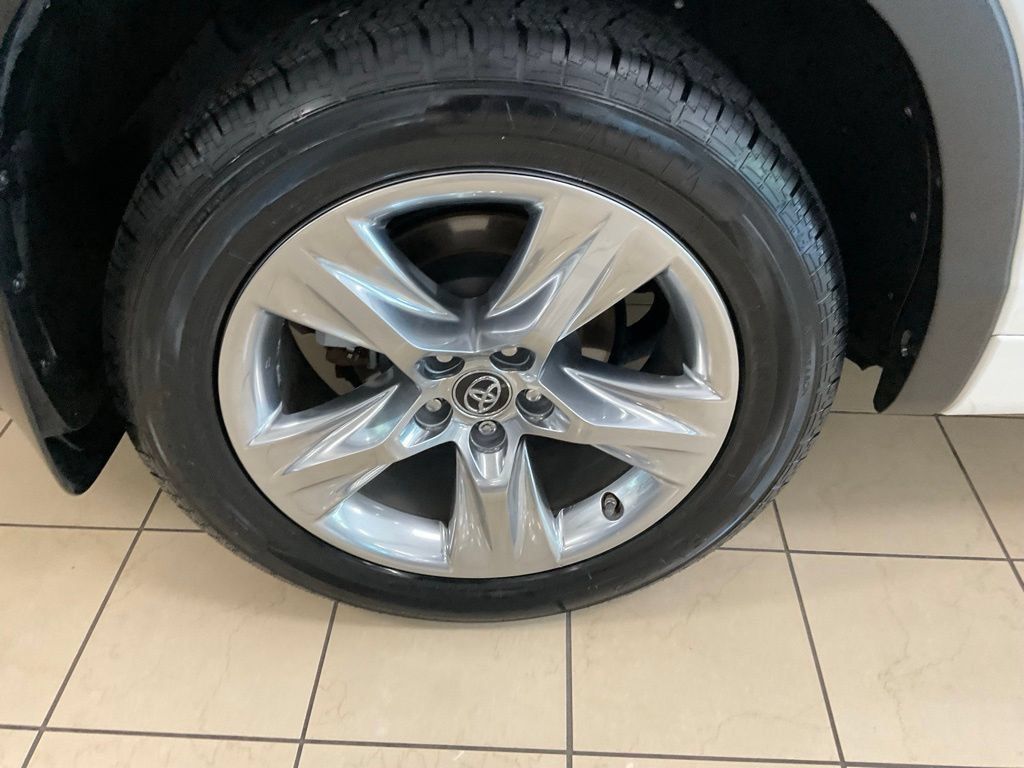 Used 2019 Toyota Highlander Limited AWD/4WD image 8