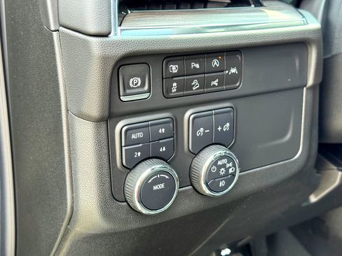 Used 2025 Chevrolet Tahoe Z71 w/ Comfort Package image 16