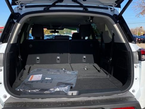 New 2025 Nissan Pathfinder SV w/ Black Appearance Package image 24