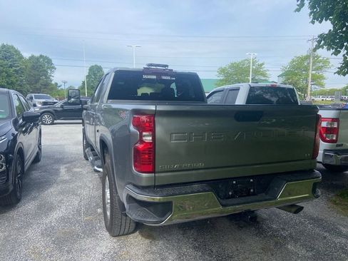 Used 2025 Chevrolet Silverado 2500 LT w/ Convenience Package AWD/4WD image 4