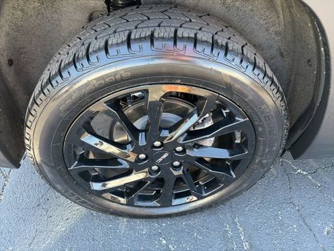 Used 2023 GMC Terrain SLT w/ Elevation Edition AWD/4WD image 8