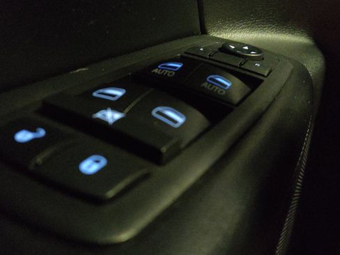 Used 2018 Jeep Grand Cherokee Altitude RWD image 27