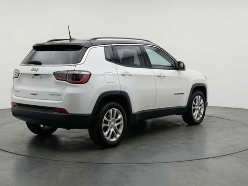 Used 2025 Jeep Compass Limited image 9