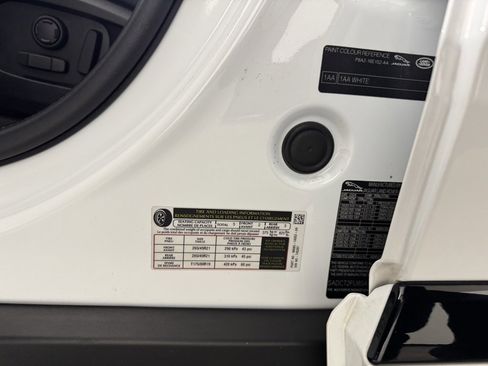 Used 2025 Jaguar F-PACE R-Dynamic S image 33