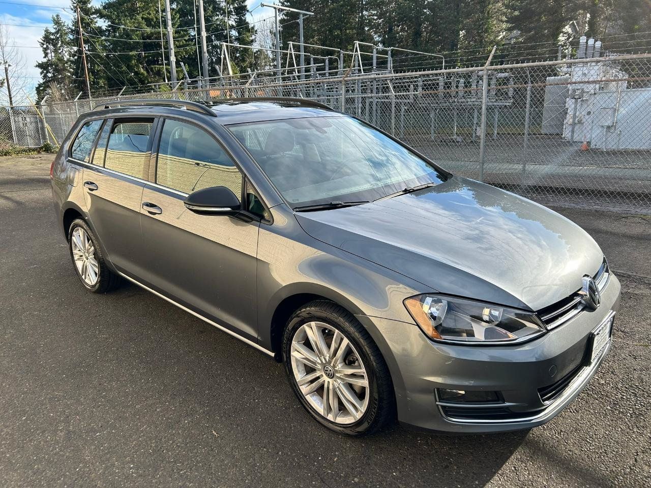 Used 2015 Volkswagen Golf TDI SE FWD image 3