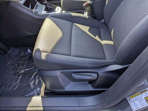 Used 2018 Volkswagen Tiguan Limited w/ Alloy Wheels Package image 12