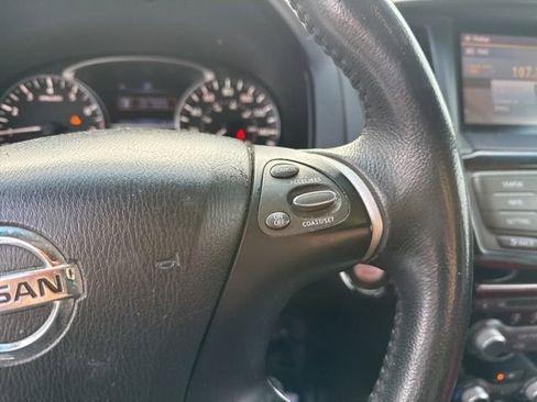 Used 2016 Nissan Pathfinder SV image 12