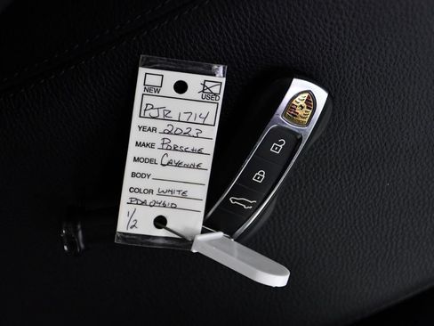 Used 2023 Porsche Cayenne AWD/4WD image 24