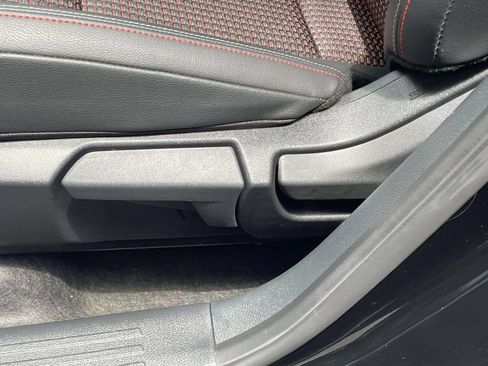Used 2025 Nissan Kicks SR FWD image 17
