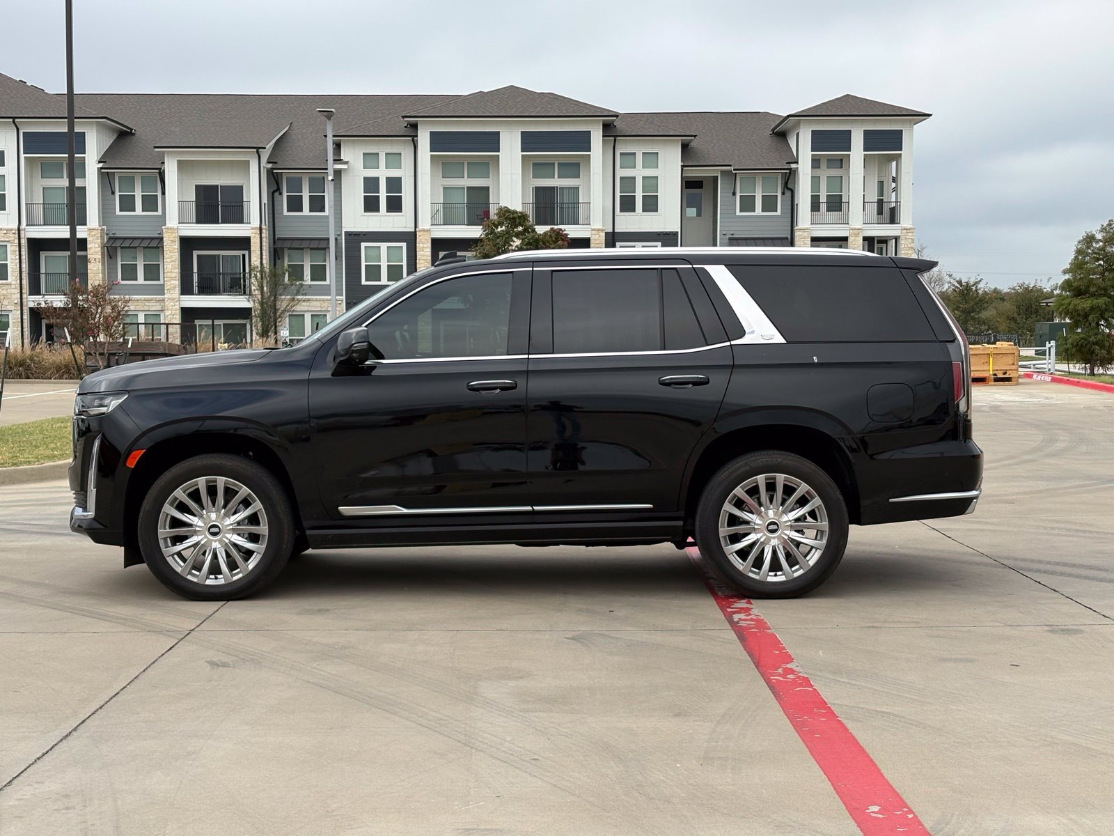 Used 2024 Cadillac Escalade Premium Luxury w/ Performance Package AWD/4WD image 4