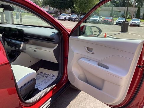 New 2025 Hyundai Kona SEL AWD/4WD image 17