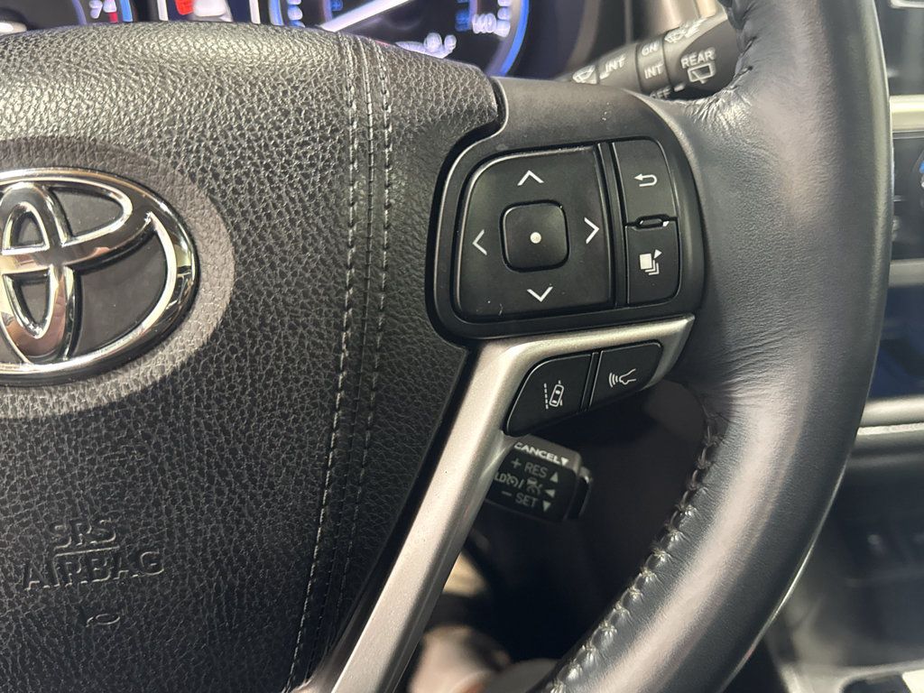 Used 2017 Toyota Highlander SE FWD image 34