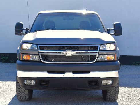 Used 2007 Chevrolet Silverado 2500 LT w/ Heavy-Duty Power Package AWD/4WD image 7