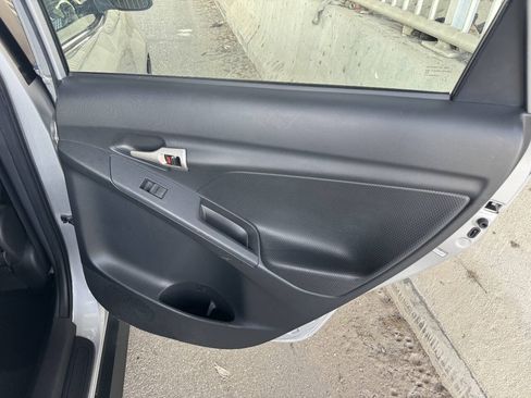 Used 2009 Pontiac Vibe w/ Preferred Package FWD image 20
