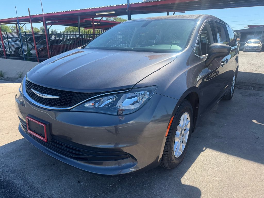 Used 2018 Chrysler Pacifica Touring FWD image 21