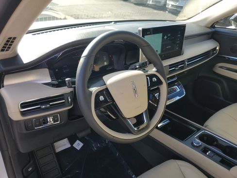 New 2026 Lincoln Corsair Premiere image 13