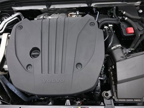 Used 2025 Volvo S60 B5 Plus image 32