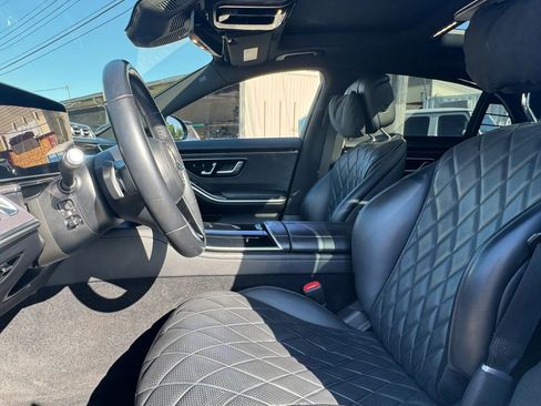Used 2022 Mercedes-Benz S 580 4MATIC Sedan w/ AMG Line Package image 11