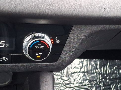 Used 2024 Mitsubishi Outlander SE Black Edition FWD image 23