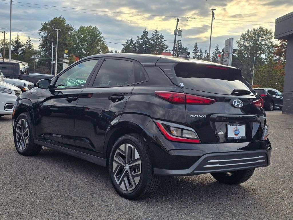Used 2023 Hyundai Kona SE FWD image 4