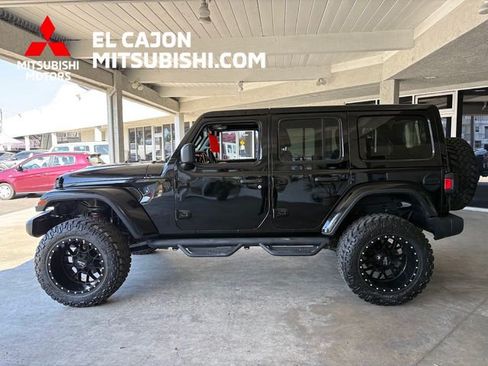 Used 2018 Jeep Wrangler Unlimited Sahara w/ Uconnect 4C Nav & Sound Group AWD/4WD image 7