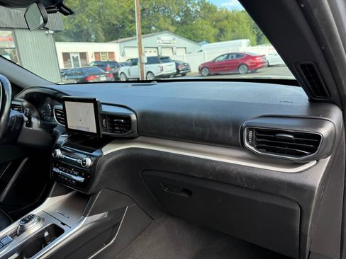 Used 2020 Ford Explorer XLT w/ Equipment Group 202A image 31