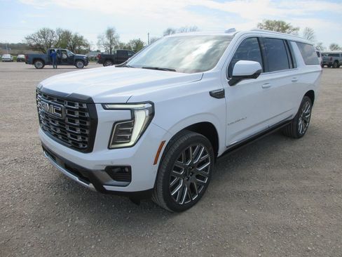New 2026 GMC Yukon XL Denali Ultimate image 9