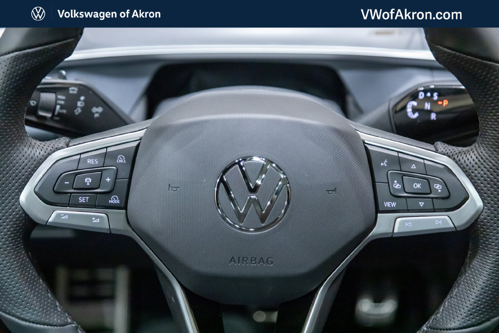 New 2026 Volkswagen Tiguan SE R-Line FWD image 17