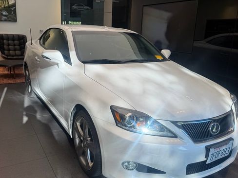 Used 2014 Lexus IS 250C w/ Navigation System Package RWD image 3