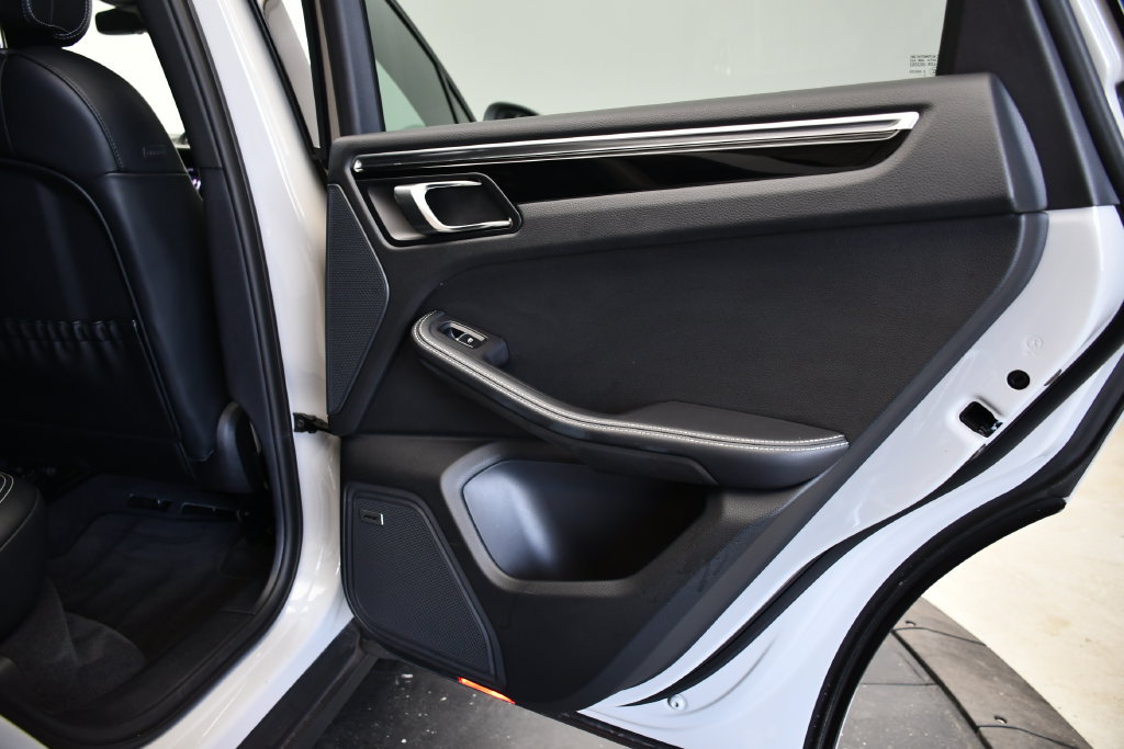 Certified 2024 Porsche Macan AWD/4WD image 47