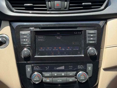 Used 2018 Nissan Rogue SV w/ Sun & Sound Touring Package FWD image 11