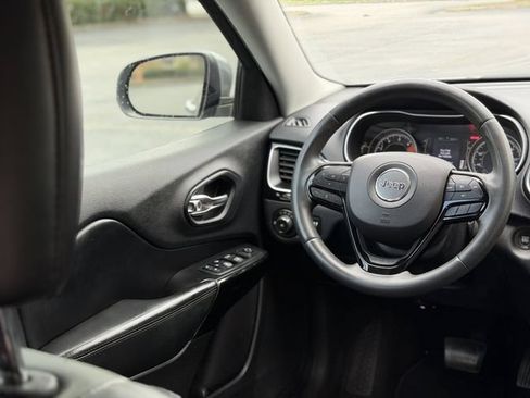 Used 2020 Jeep Cherokee Latitude Plus FWD image 30
