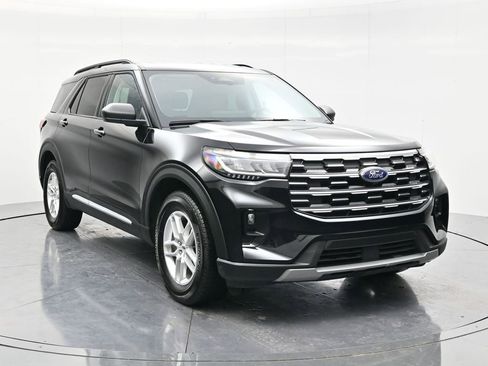 Used 2025 Ford Explorer Active w/ Active Comfort Package RWD image 3