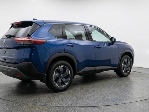 Used 2025 Nissan Rogue SV AWD/4WD image 9
